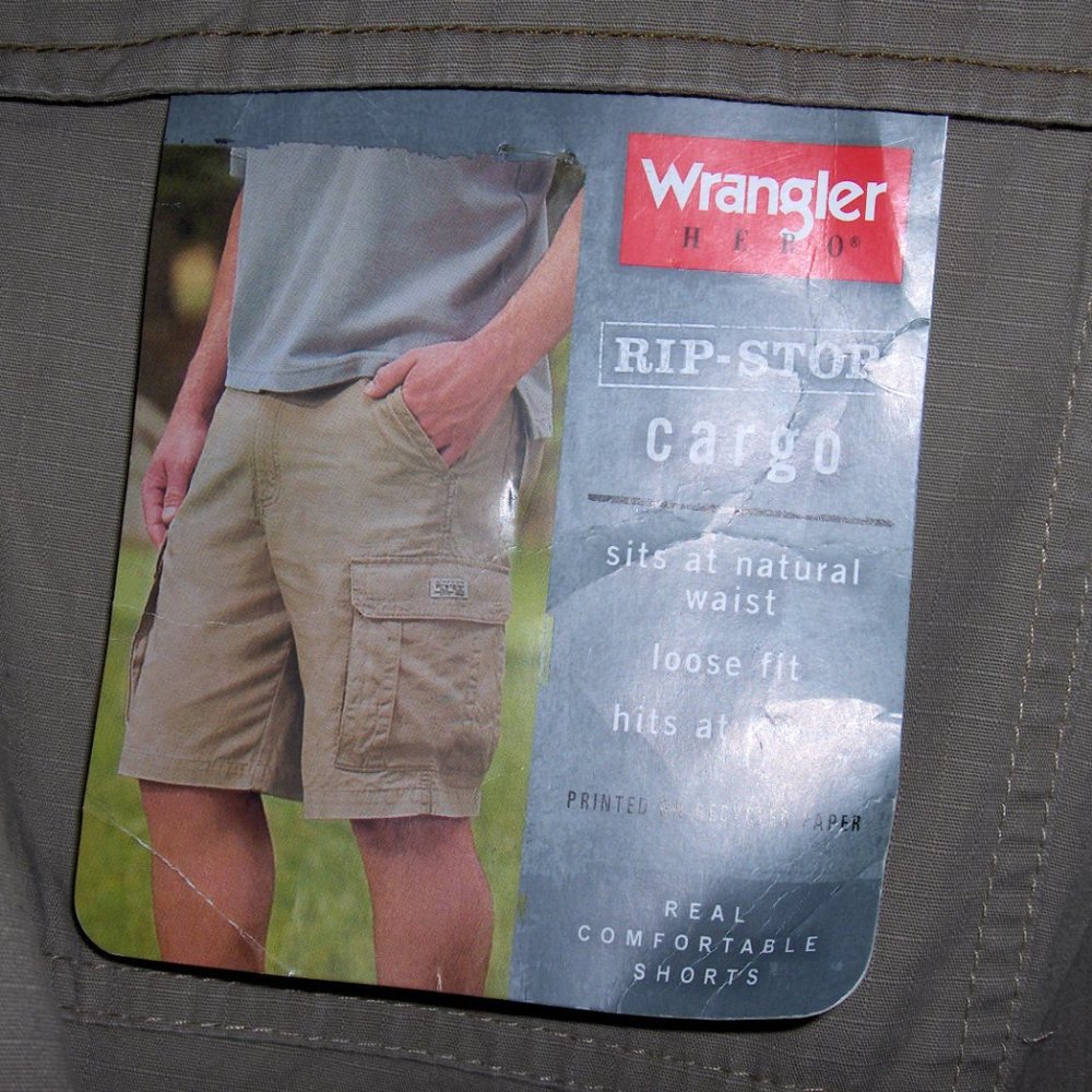 Wrangler Rip Stop Cargo Shorts, 42, Measure 43" W - Picture 5 of 6